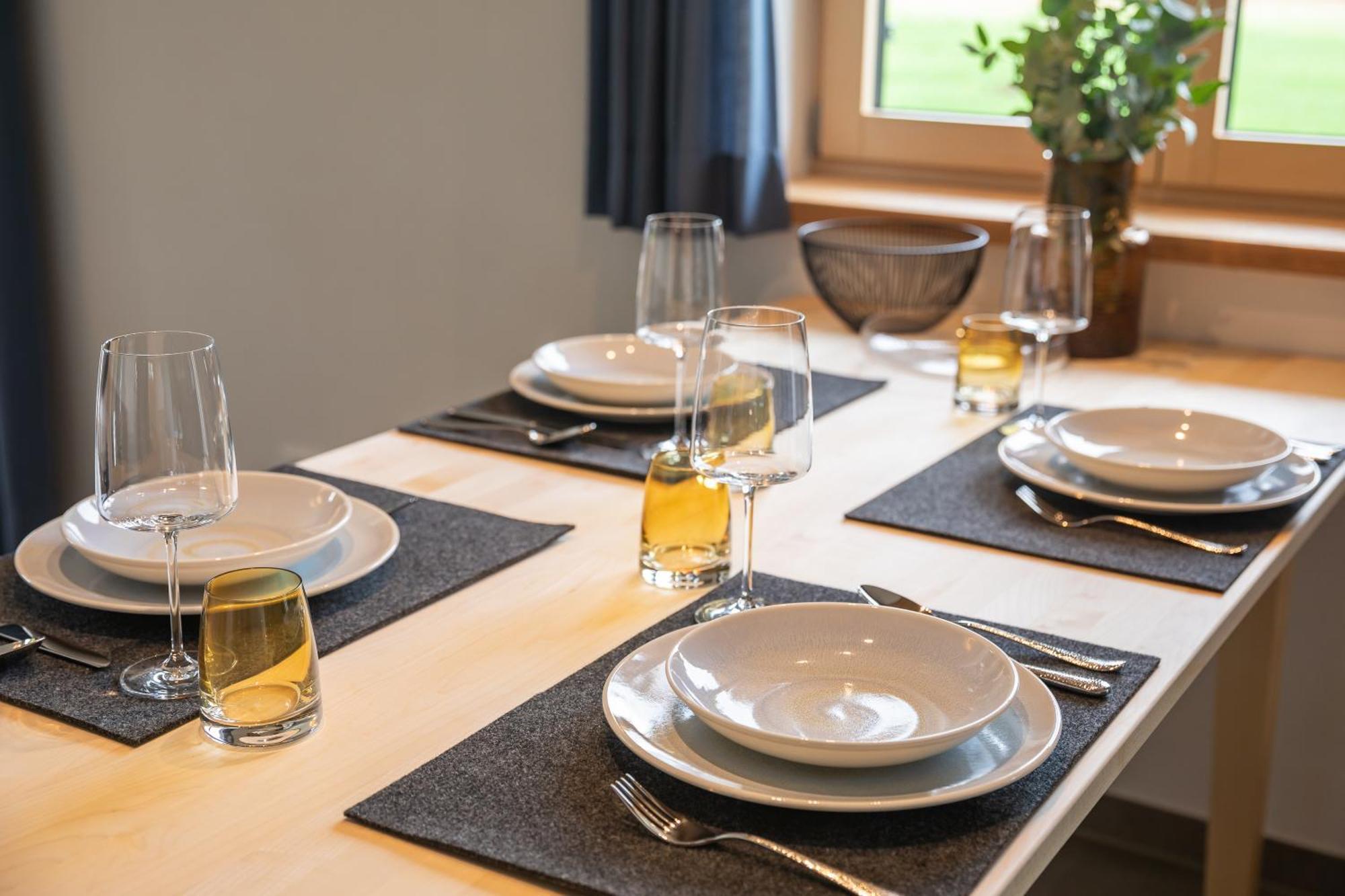 Graf Chiemo Suites - Direkt Am Chiemsee Mit Separatem Seezugang Chieming Exteriör bild