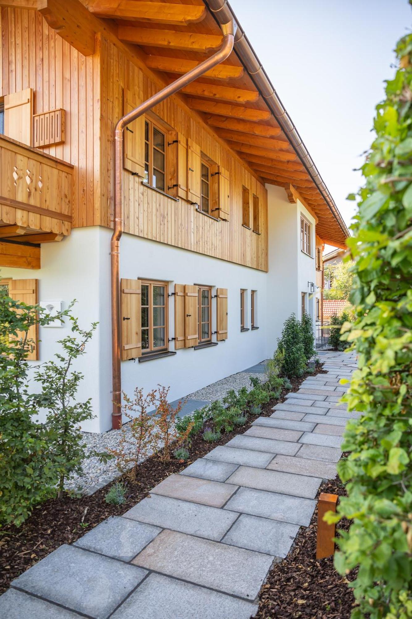 Graf Chiemo Suites - Direkt Am Chiemsee Mit Separatem Seezugang Chieming Exteriör bild