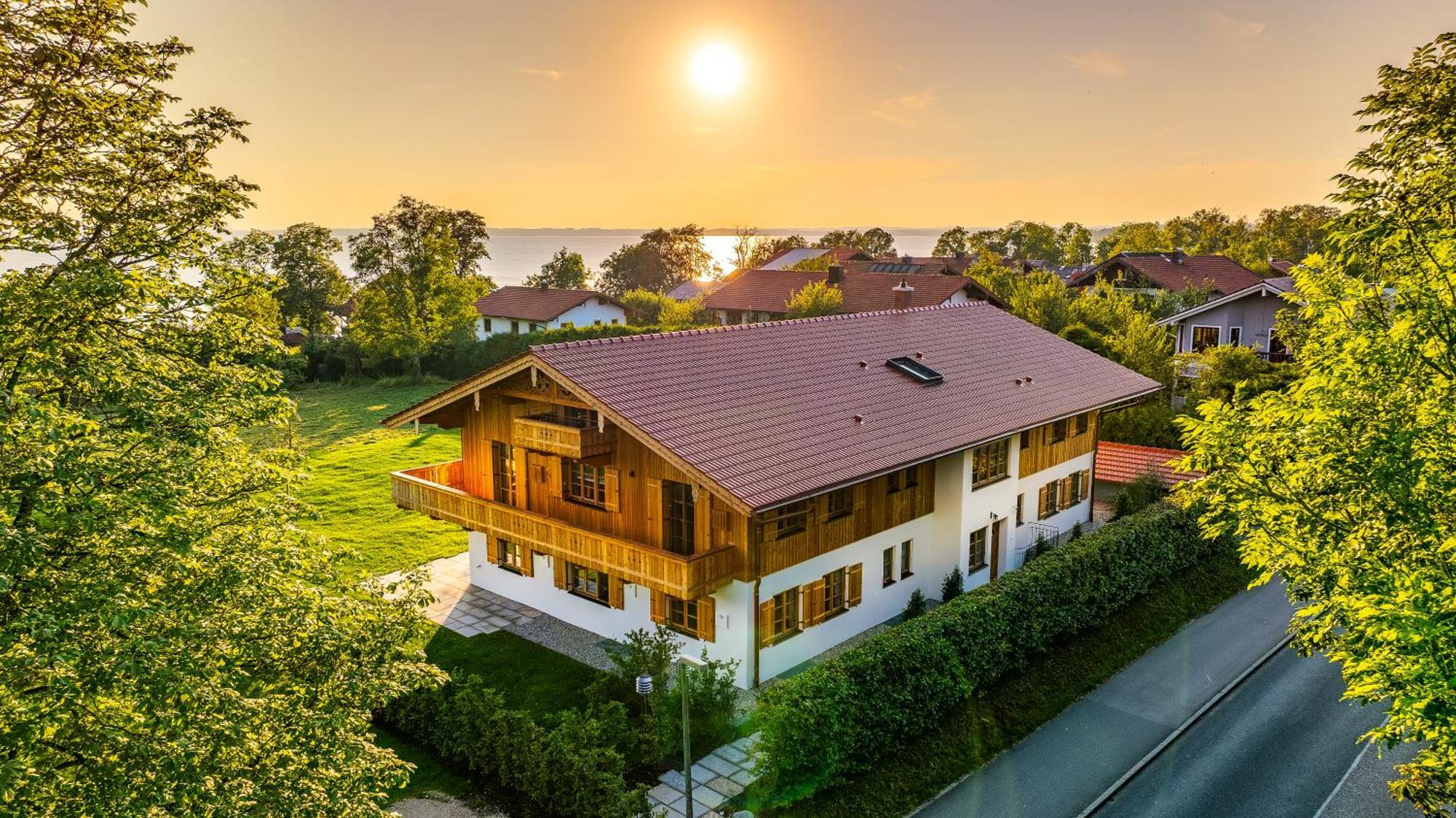 Graf Chiemo Suites - Direkt Am Chiemsee Mit Separatem Seezugang Chieming Exteriör bild