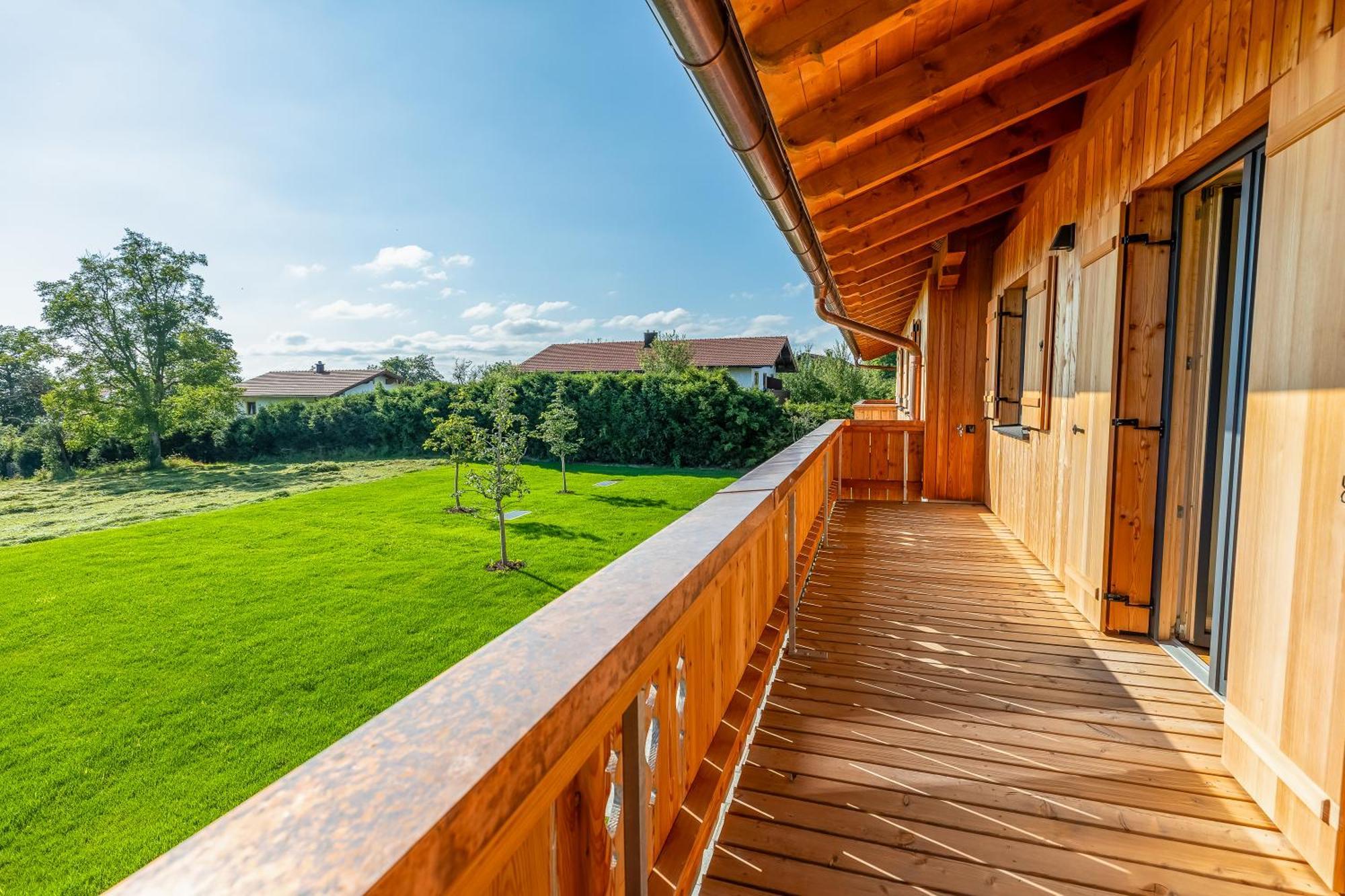 Graf Chiemo Suites - Direkt Am Chiemsee Mit Separatem Seezugang Chieming Exteriör bild