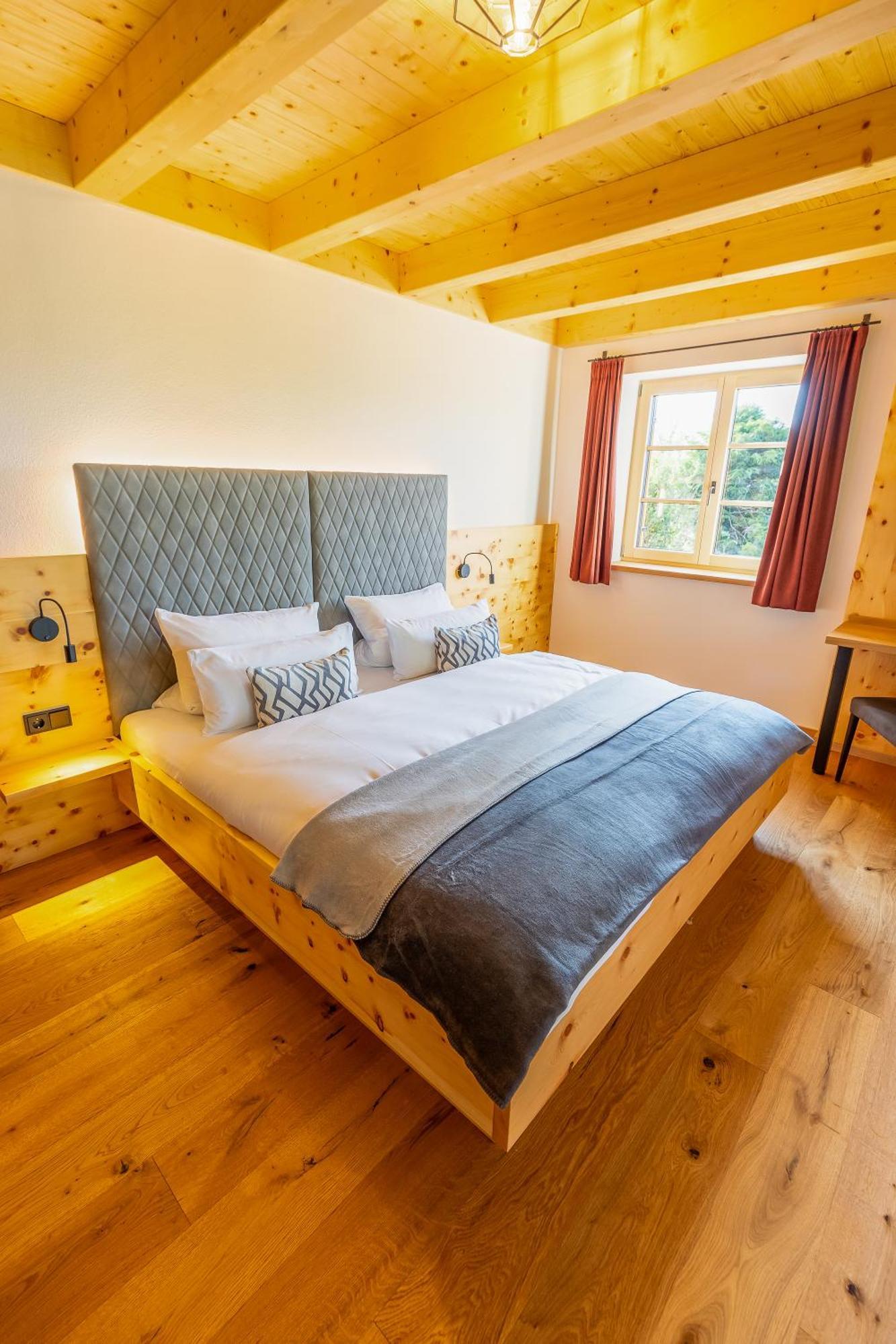 Graf Chiemo Suites - Direkt Am Chiemsee Mit Separatem Seezugang Chieming Exteriör bild