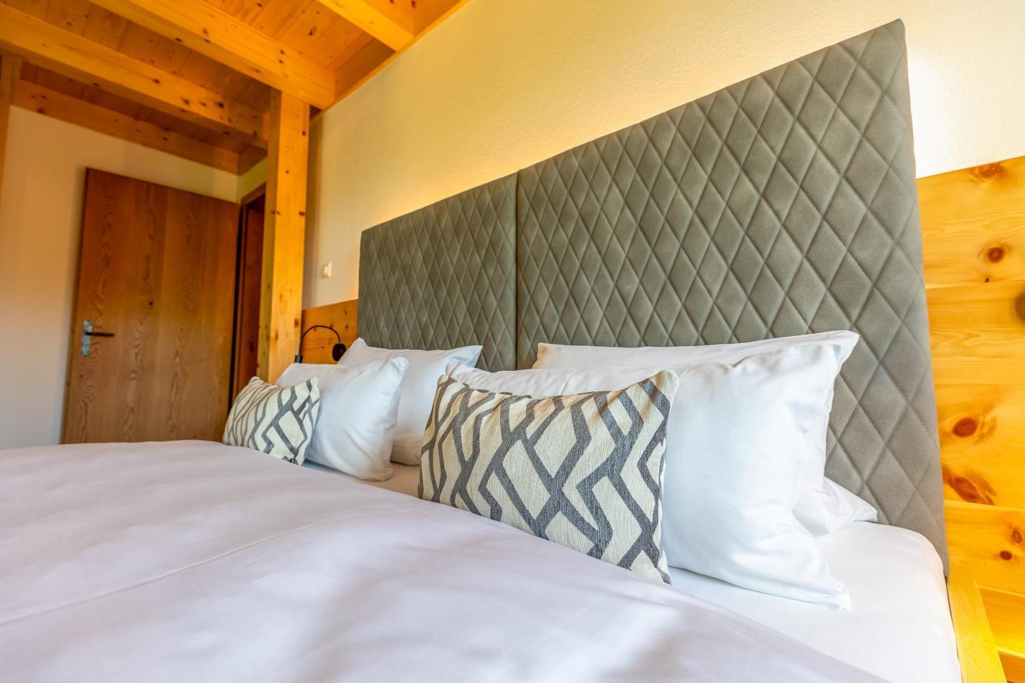 Graf Chiemo Suites - Direkt Am Chiemsee Mit Separatem Seezugang Chieming Exteriör bild