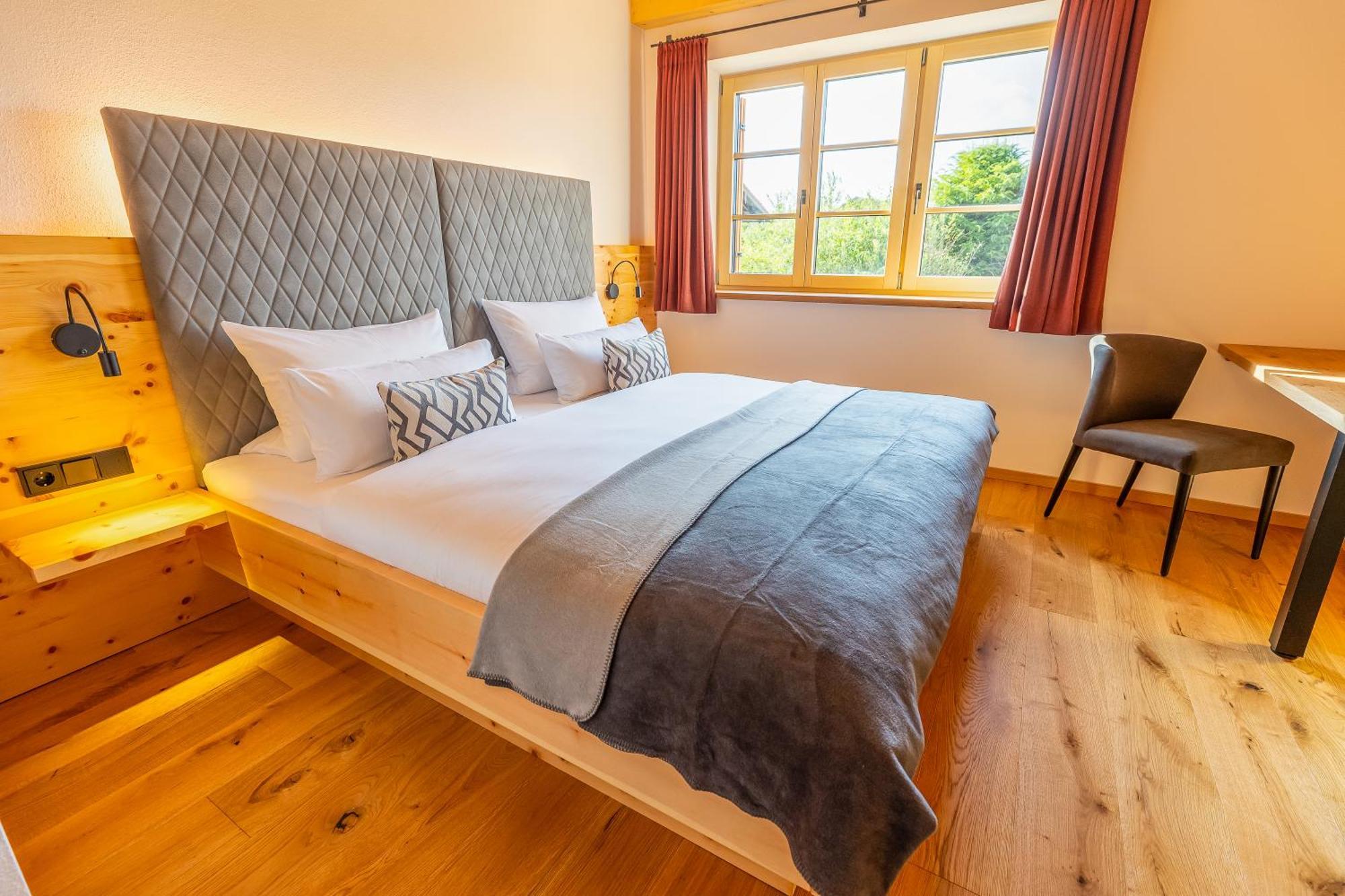 Graf Chiemo Suites - Direkt Am Chiemsee Mit Separatem Seezugang Chieming Exteriör bild