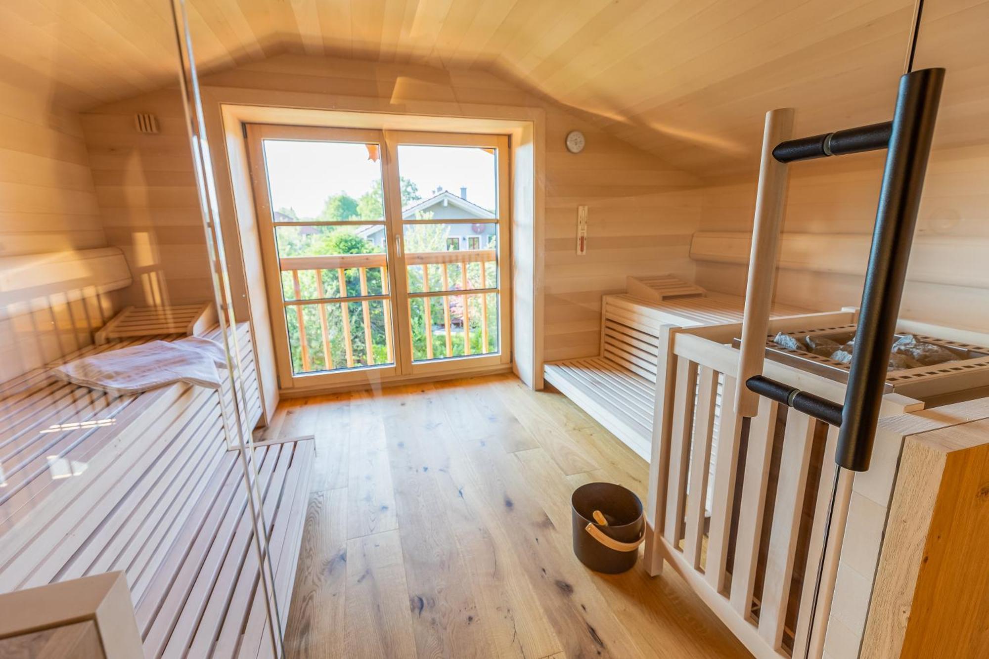Graf Chiemo Suites - Direkt Am Chiemsee Mit Separatem Seezugang Chieming Exteriör bild