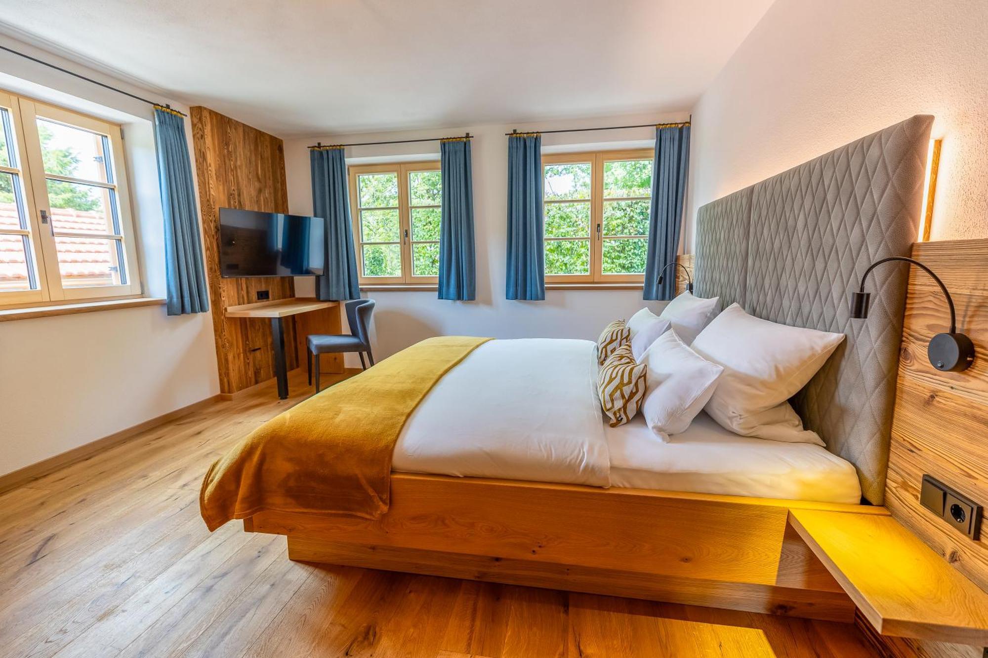 Graf Chiemo Suites - Direkt Am Chiemsee Mit Separatem Seezugang Chieming Exteriör bild