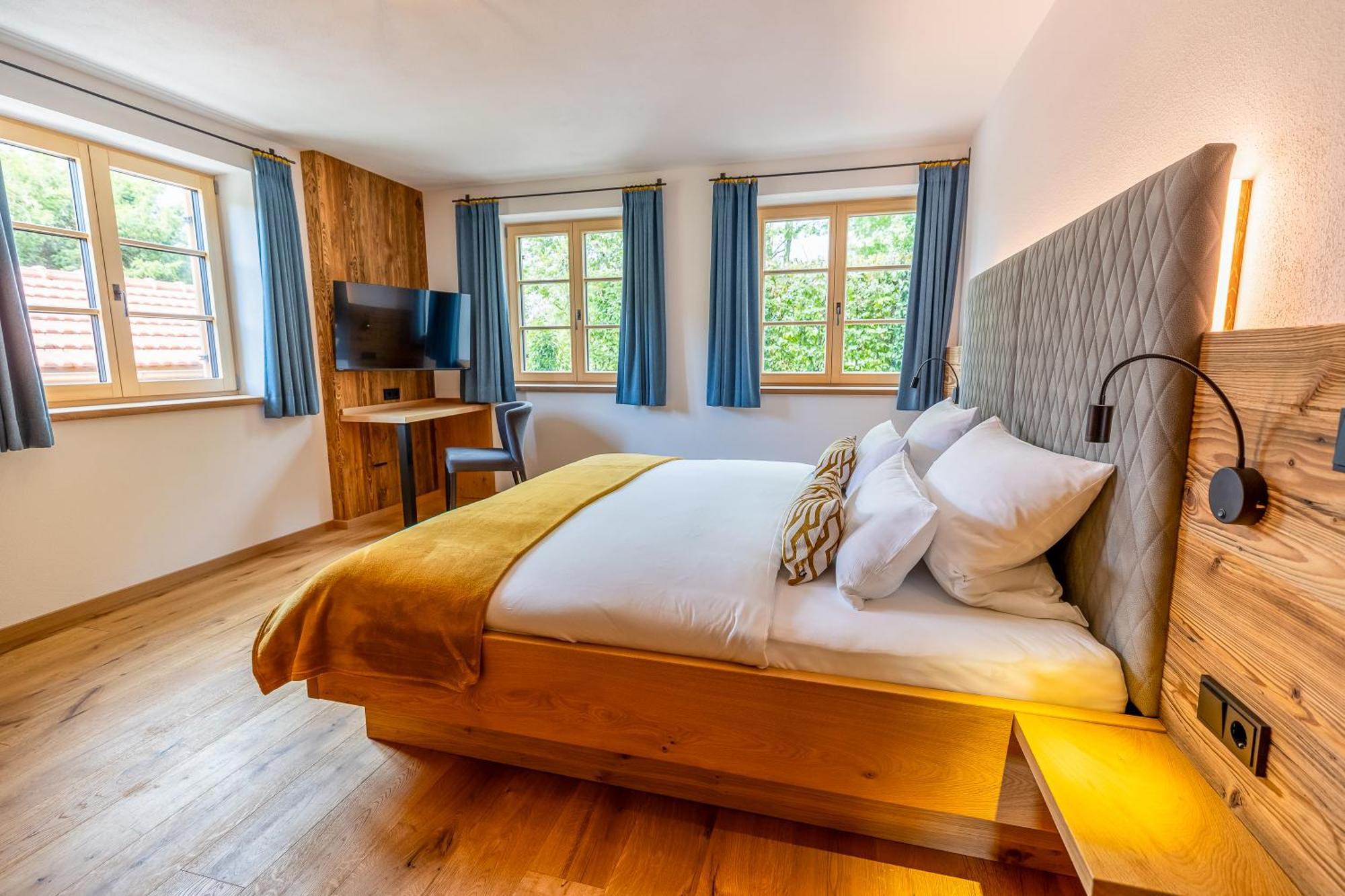 Graf Chiemo Suites - Direkt Am Chiemsee Mit Separatem Seezugang Chieming Exteriör bild