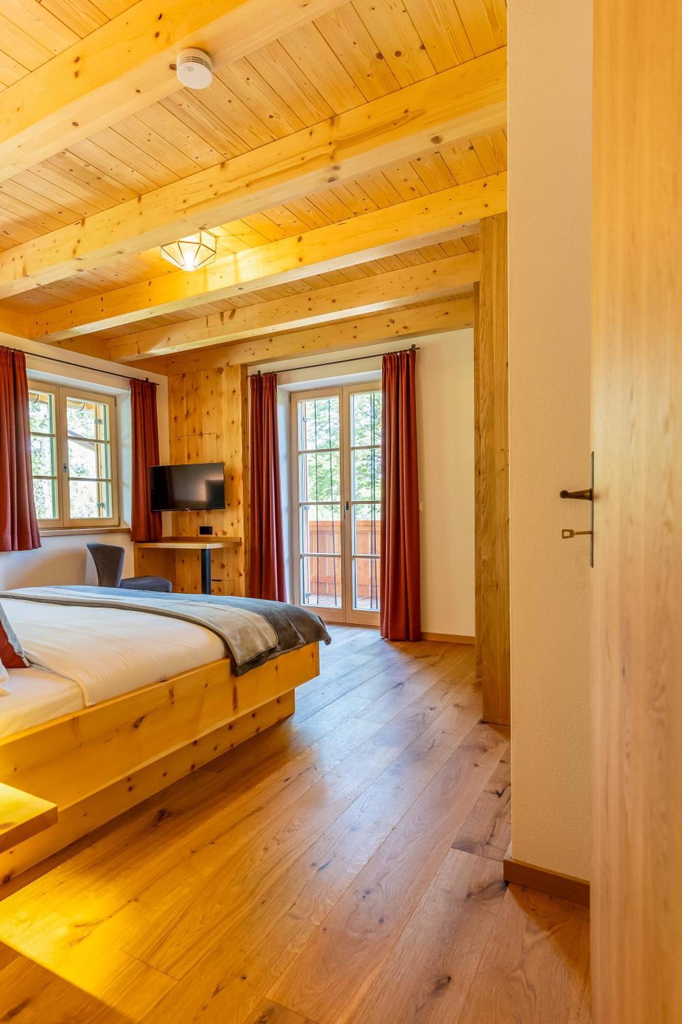 Graf Chiemo Suites - Direkt Am Chiemsee Mit Separatem Seezugang Chieming Exteriör bild