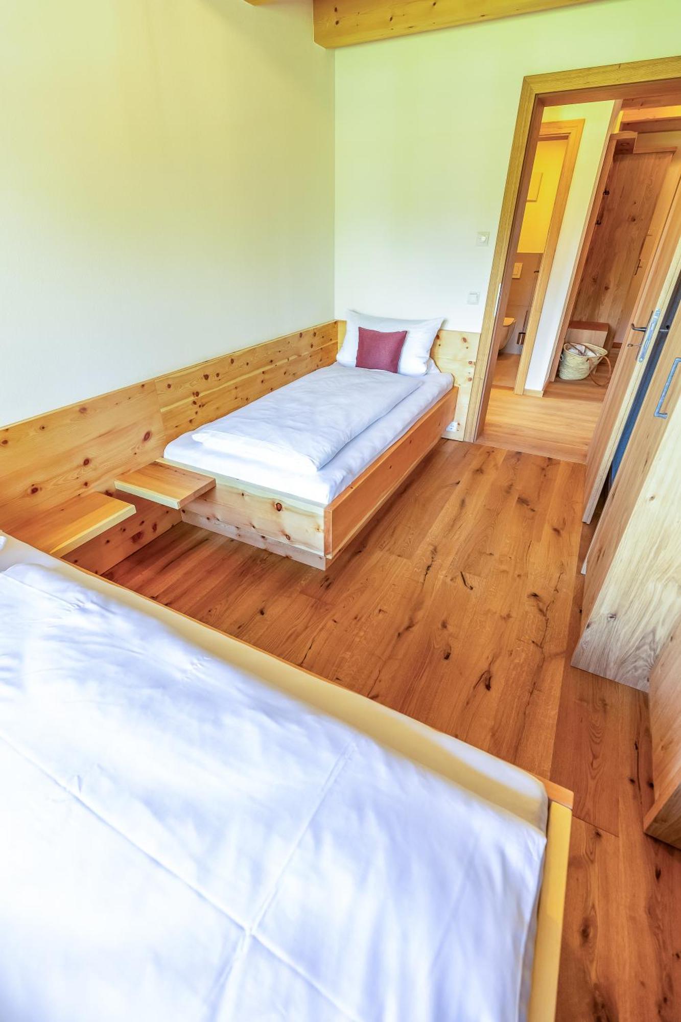 Graf Chiemo Suites - Direkt Am Chiemsee Mit Separatem Seezugang Chieming Exteriör bild