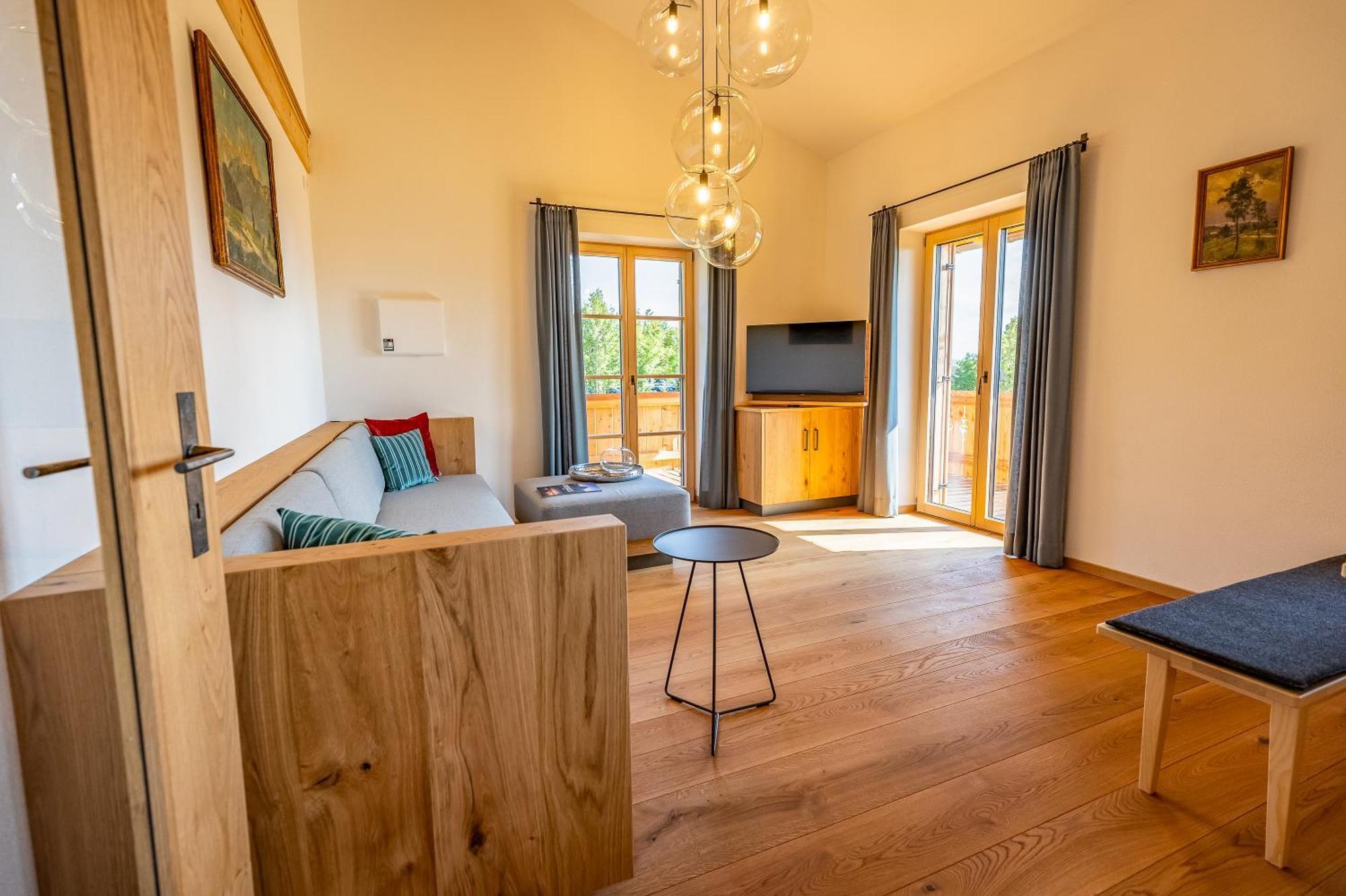 Graf Chiemo Suites - Direkt Am Chiemsee Mit Separatem Seezugang Chieming Exteriör bild
