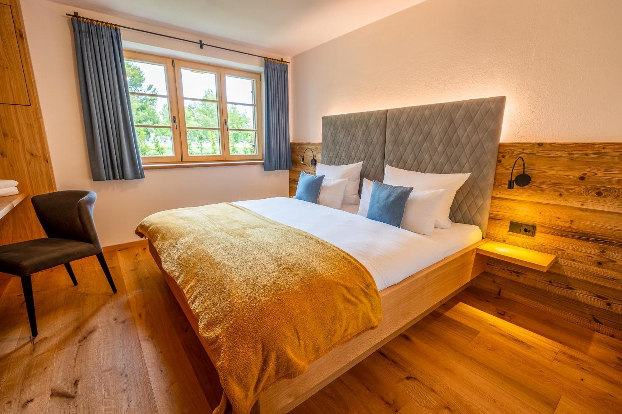 Graf Chiemo Suites - Direkt Am Chiemsee Mit Separatem Seezugang Chieming Exteriör bild