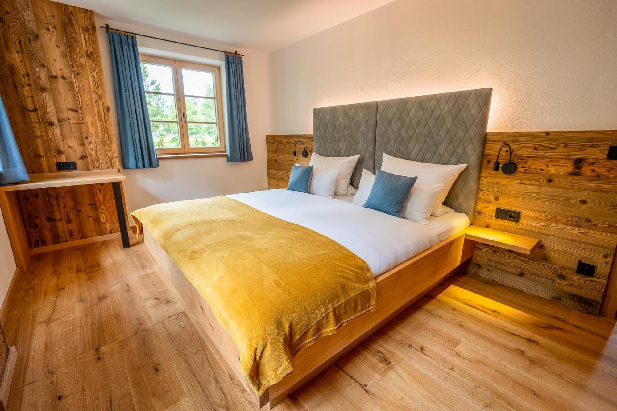 Graf Chiemo Suites - Direkt Am Chiemsee Mit Separatem Seezugang Chieming Exteriör bild