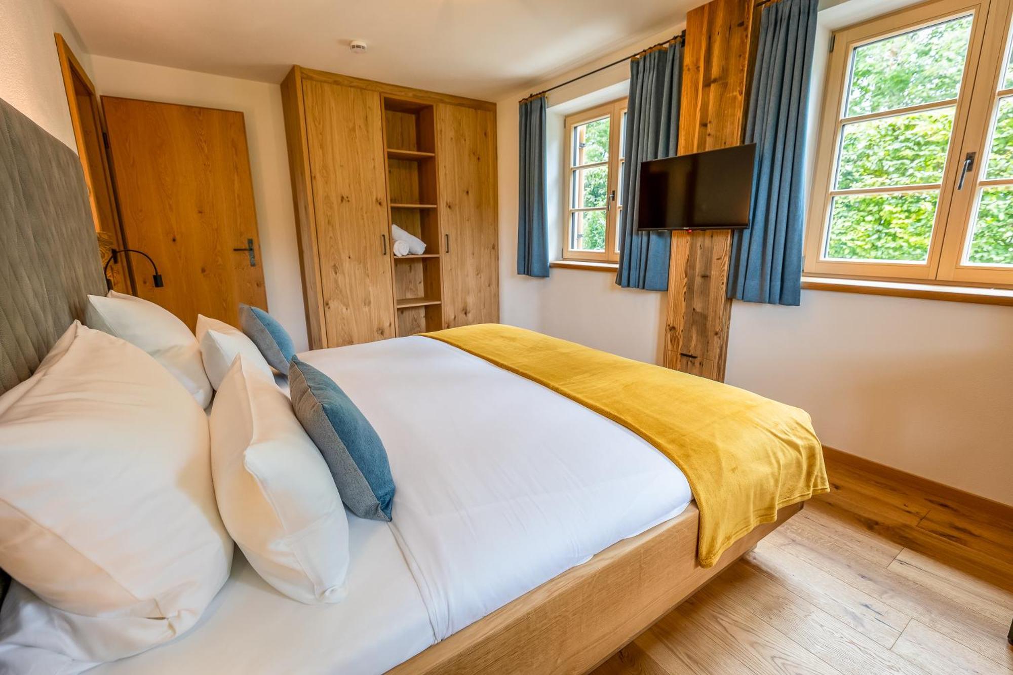 Graf Chiemo Suites - Direkt Am Chiemsee Mit Separatem Seezugang Chieming Exteriör bild